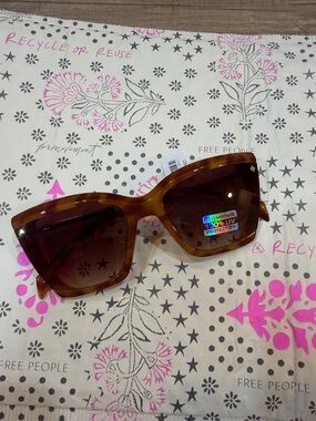 Free People Tortoiseshell Cat-Eye Sunglasses with Brown Lenses, NWT